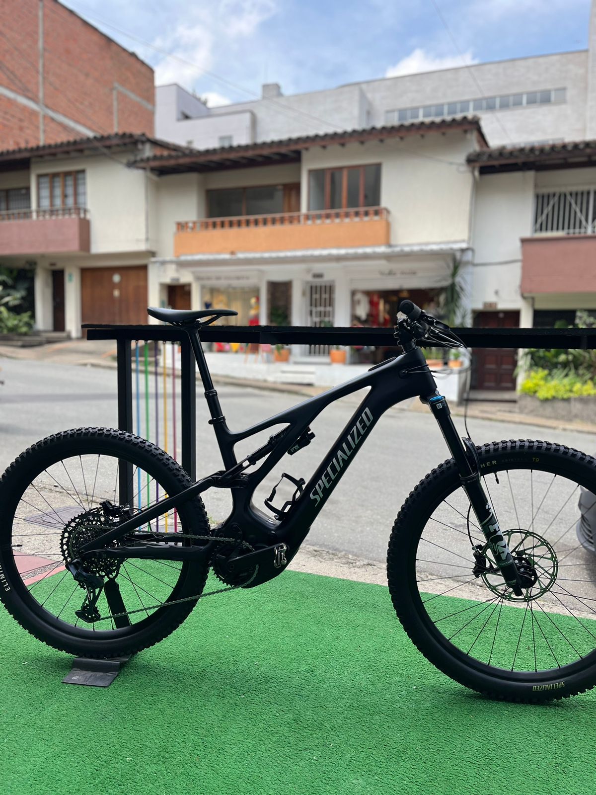 BICICLETA SPECIALIZED TURBO LEVO COMP CARBONO
